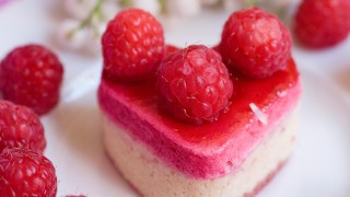 Torte mit Himbeeren