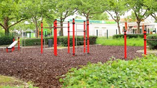 Calisthenics-Anlage in einem Park